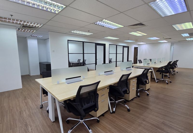 Fully Fitted 1,560 sqft, 14 Workstation UOA Jln Pinang Office For Rent