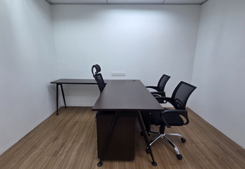 Fully Fitted 1,560 sqft, 14 Workstation UOA Jln Pinang Office For Rent