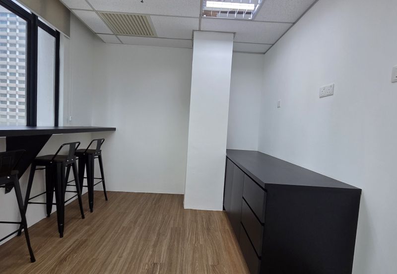 Fully Fitted 1,560 sqft, 14 Workstation UOA Jln Pinang Office For Rent