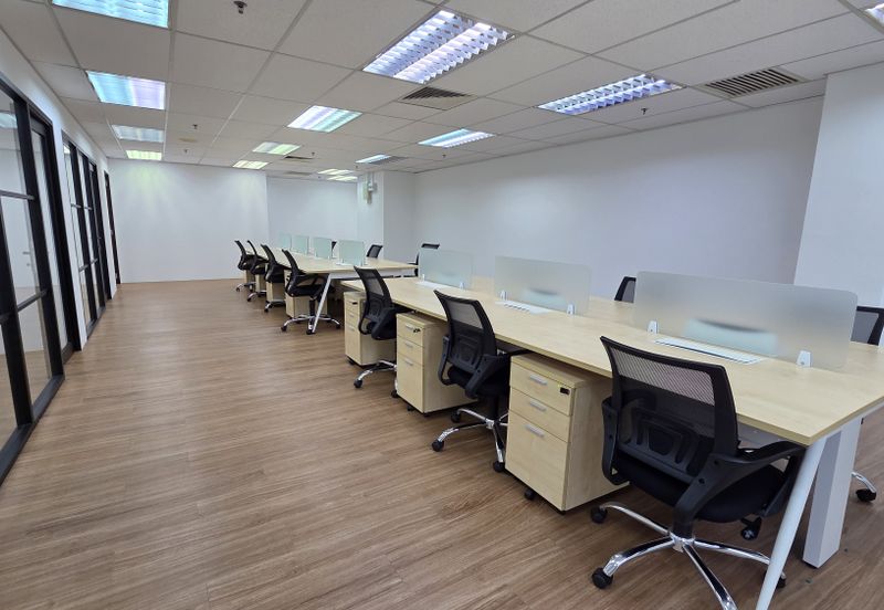 Fully Fitted 1,560 sqft, 14 Workstation UOA Jln Pinang Office For Rent
