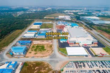 West Port, Pulau Indah