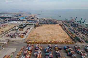 West Port, Pulau Indah