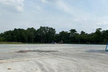 West Port, Pulau Indah