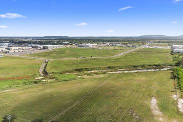 West Port, Pulau Indah