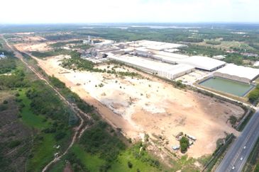 West Port, Pulau Indah