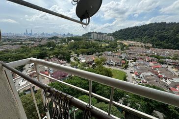 Menara Jade (Jade Tower), Taman Bukit Indah