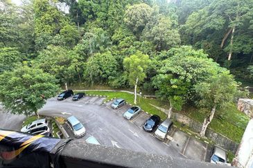 Pangsapuri Kristal (Crystal Tower), Taman Bukit Indah