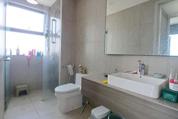 Datum Jelatek Residence