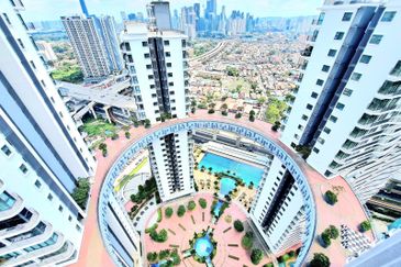 Datum Jelatek Residence