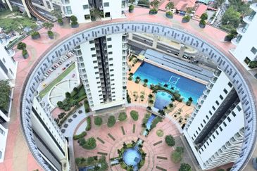 Datum Jelatek Residence