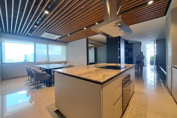 Datum Jelatek Residence