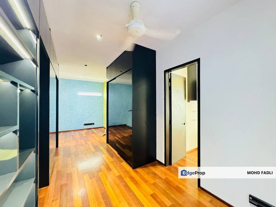 3-Storey Link Bungalow with Private Garden – LakeFront Villa, Cyberjaya, Selangor, Cyberjaya