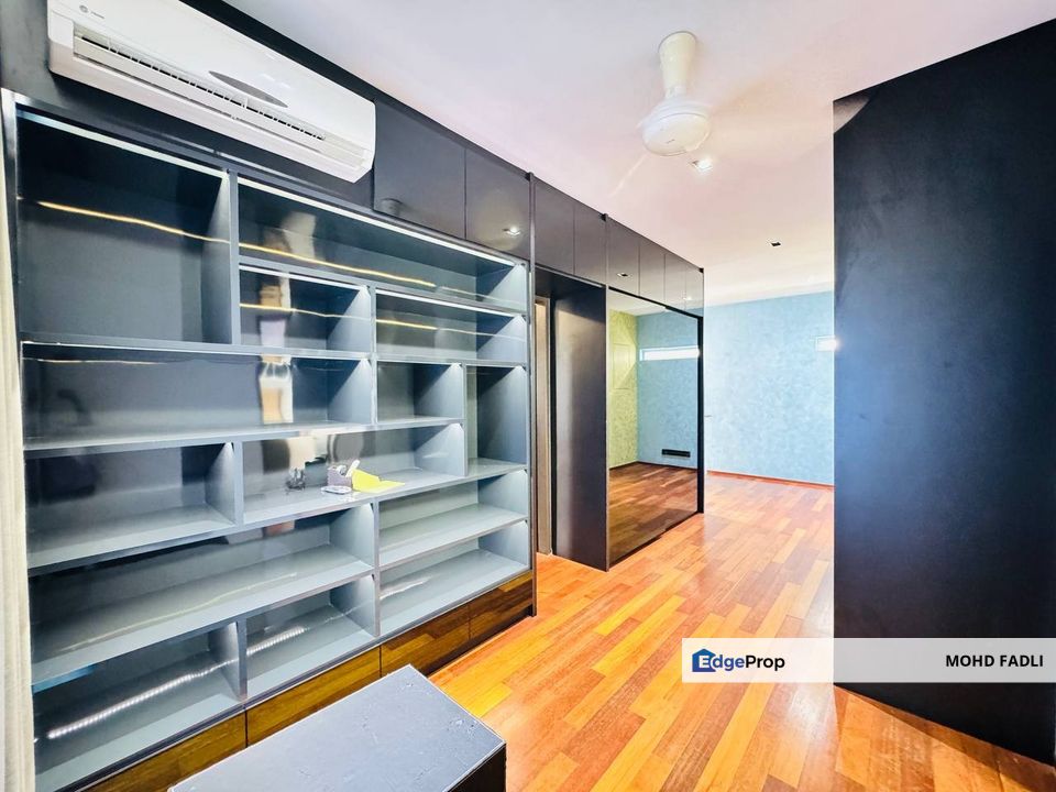 3-Storey Link Bungalow with Private Garden – LakeFront Villa, Cyberjaya, Selangor, Cyberjaya