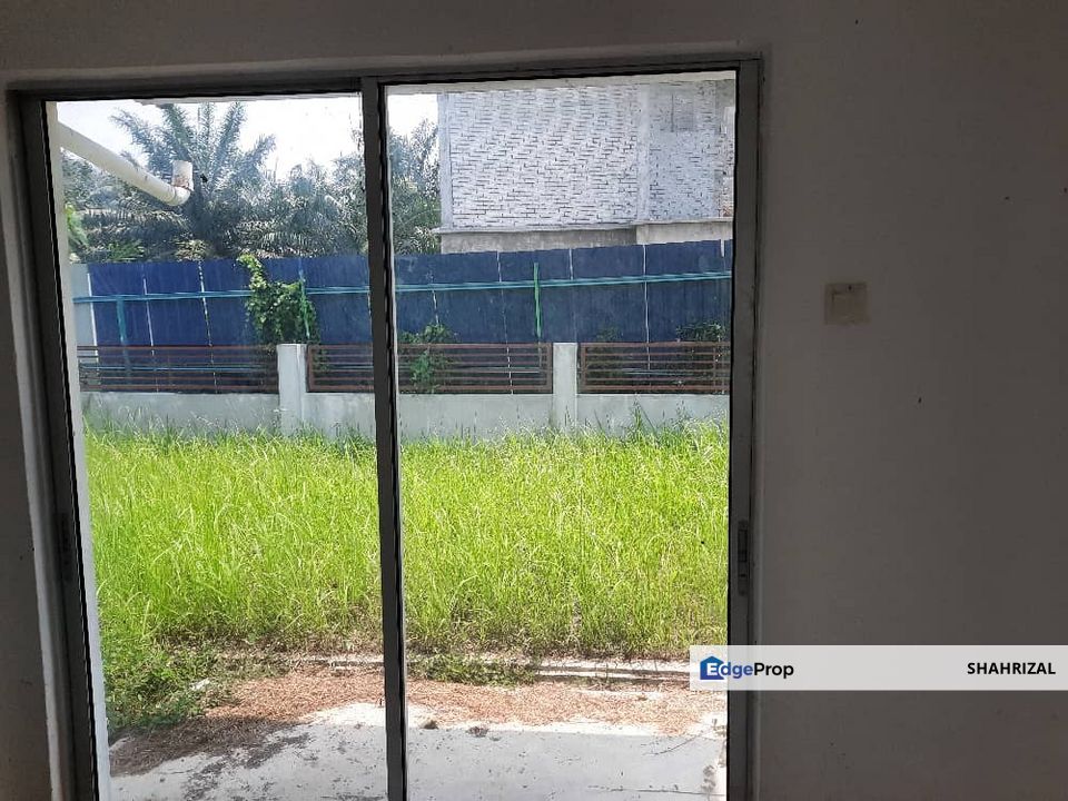 SEMI D SINGLE STOREY INTERMEDIATE  TAMAN SERI PAGI JALAN LOMBONG EMAS SEKSYEN 29 SHAH ALAM, Selangor, Shah Alam