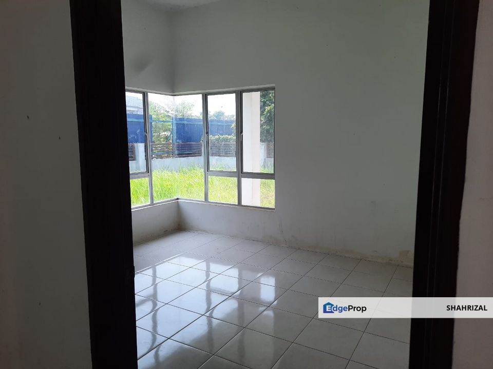 SEMI D SINGLE STOREY INTERMEDIATE  TAMAN SERI PAGI JALAN LOMBONG EMAS SEKSYEN 29 SHAH ALAM, Selangor, Shah Alam