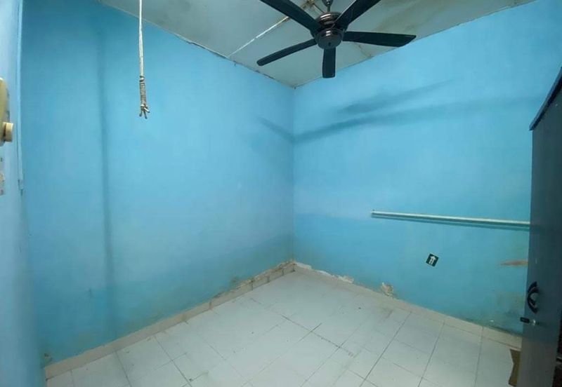 Jalan Sopan, Johan Setia