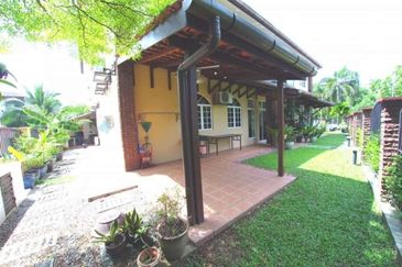 2 Storey Bungalow (Corner) Bukit Jelutong Shah Alam