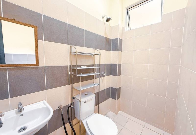 Jalan Teluk Panglima Garang 28/1