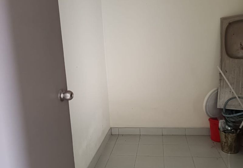 Jalan Sopan, Johan Setia