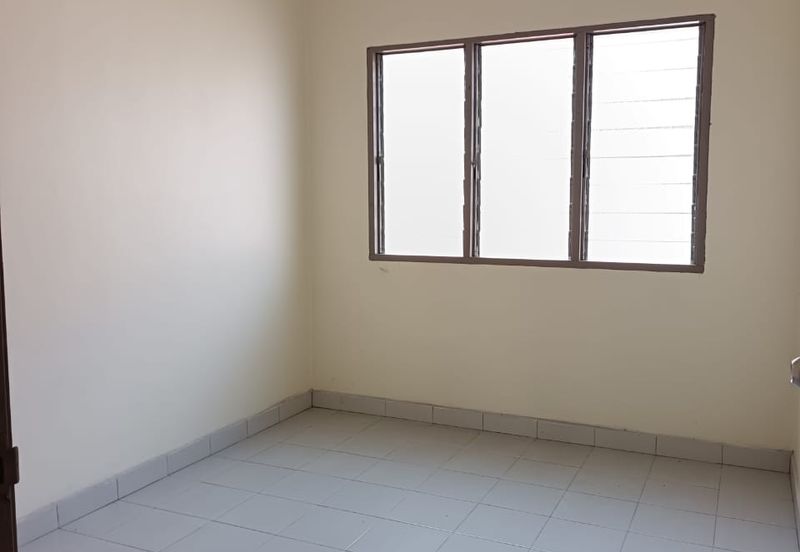 Jalan Sopan, Johan Setia