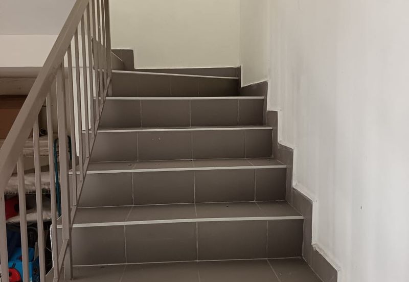 Jalan Sopan, Johan Setia