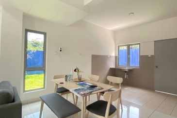 Pulau Indah ( Pulau Lumut )