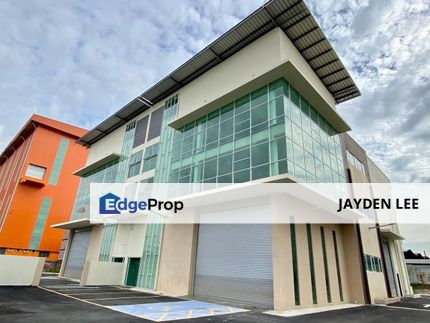 4 Storey Semi D Warehouse cum Office lot Shah Alam Section 33 15666 sqft with Lift , Selangor, Shah Alam