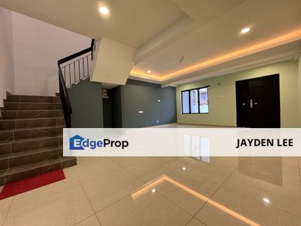 Fully Renovated 2 Storey Puchong Utama Freehold , Selangor, Puchong