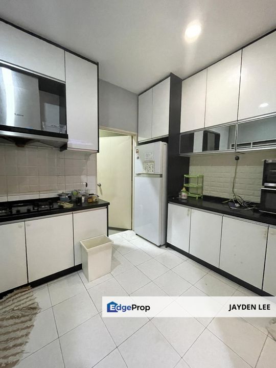 Sri Araville Townhouse Jalan Dahlia Bandar Utama Petaling Jaya 2 carpark, Selangor, Kayu Ara