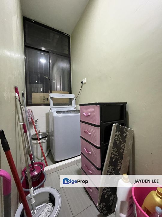 Sri Araville Townhouse Jalan Dahlia Bandar Utama Petaling Jaya 2 carpark, Selangor, Kayu Ara