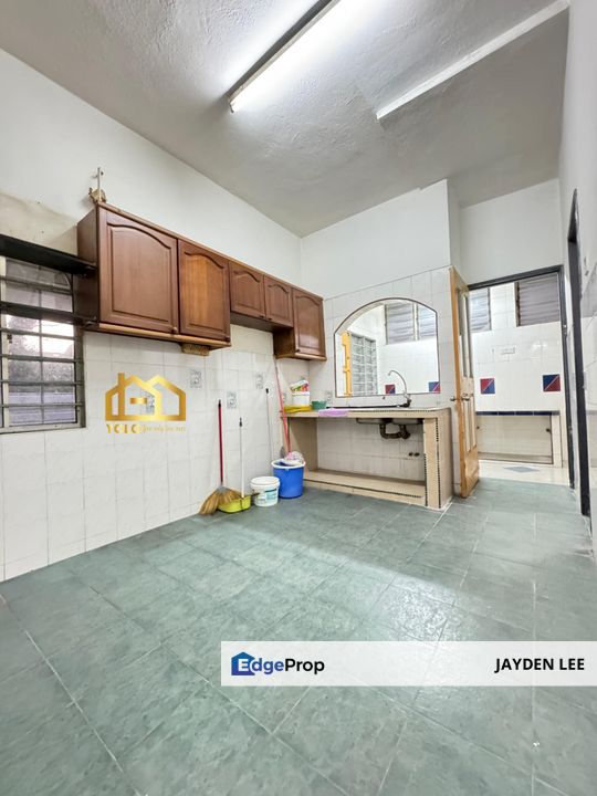 Corner Unit Jalan Bangau Puchong Jaya 2888sqft Gated Guarded    , Selangor, Puchong