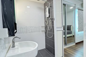 De Tropicana Condominium