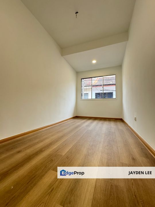 Fully Renovation 2 Sty Taman Puchong Utama Jalan PU 9 Facing No House, Selangor, Puchong