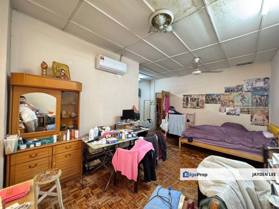 Gated Guarded 2 Sty Jalan Merak Bandar Puchong Jaya 20x75sf, Selangor, Puchong