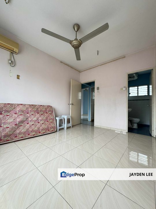 Corner Unti Lower Floor Akasia Apartment Bandar Puteri Puchong, Selangor, Puchong