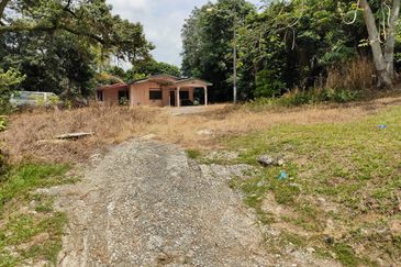 Bungalow Lot at Kg Selamat, Sg Buloh