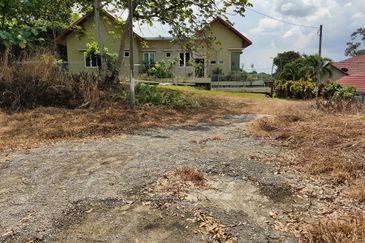 Bungalow Lot at Kg Selamat, Sg Buloh