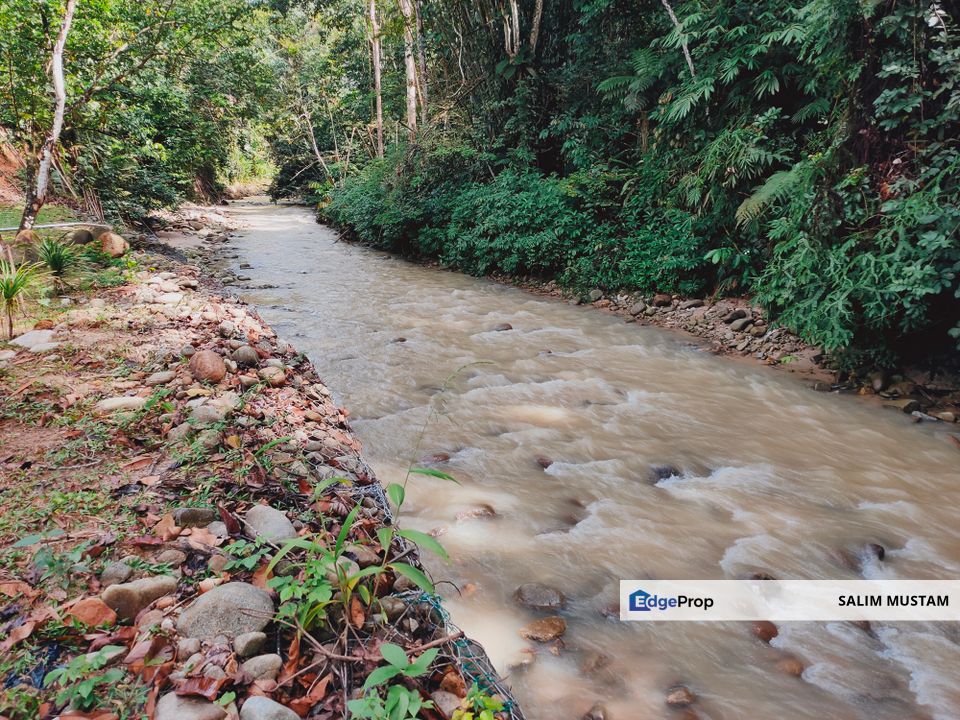 Banglo Resort 2 Tingkat Tepi Sungai & 1.5 Ekar Tanah., Pahang, Bentong