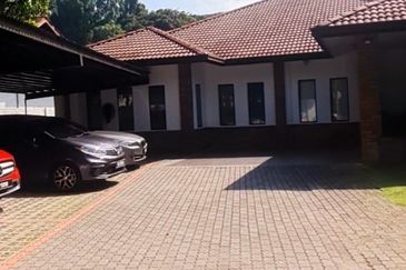 Commercial for Cafes, Retail Shops, Clinics & Showrooms in Bangsar close to transportation Ample parking 