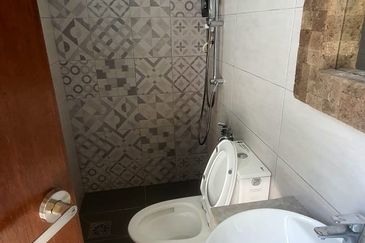 Commercial for Cafes, Retail Shops, Clinics & Showrooms in Bangsar close to transportation Ample parking 