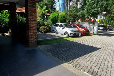 Commercial for Cafes, Retail Shops, Clinics & Showrooms in Bangsar close to transportation Ample parking 