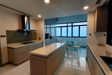 Embassy Area / KLCC/ ISKL Very Rare Duplex Unit With Built Indoor Lift 