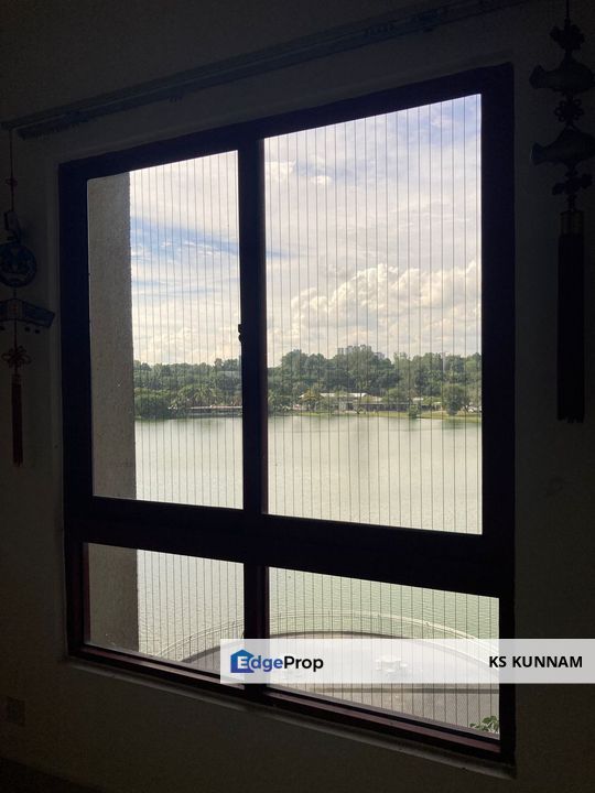 Urgent sale  2000 sqft Subang lakeside summer villa , Selangor, Subang Jaya