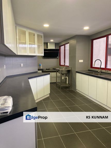 Urgent sale  2000 sqft Subang lakeside summer villa , Selangor, Subang Jaya