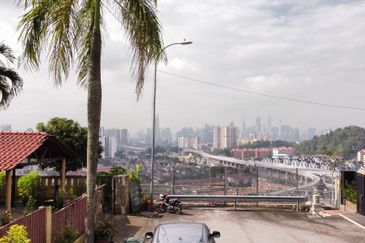 Hilltop bungalow superb view of KLCC TRX KL Tower 