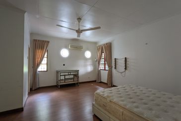 Hilltop bungalow superb view of KLCC TRX KL Tower 