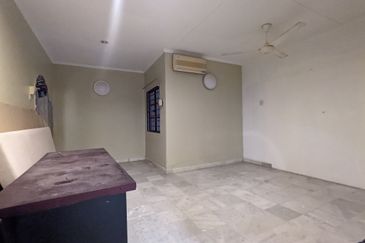 Hilltop bungalow superb view of KLCC TRX KL Tower 