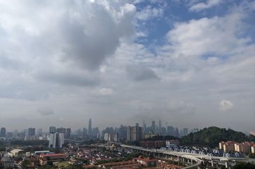 Hilltop bungalow superb view of KLCC TRX KL Tower 