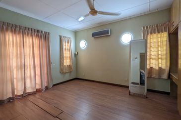 Hilltop bungalow superb view of KLCC TRX KL Tower 