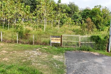 1.8 ac land on hilltop for rent in Kg Bukit Kadir, Nilai, Negeri Sembilan